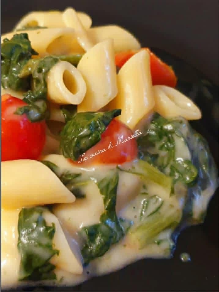 Mezze penne cremose con spinaci